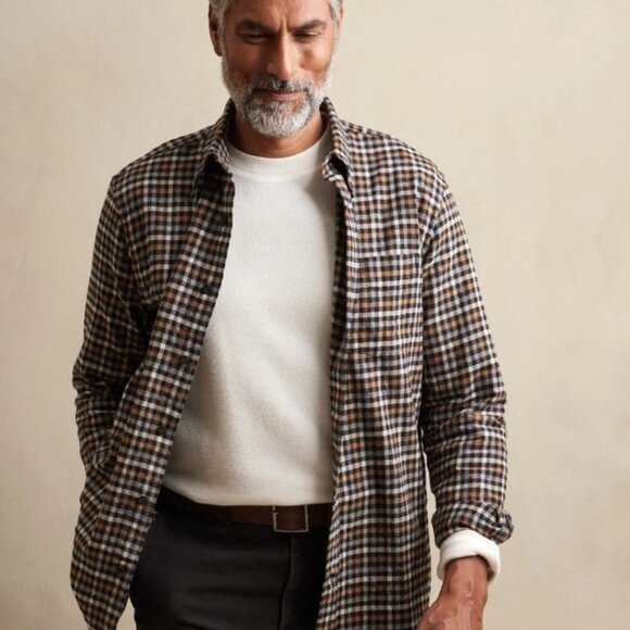 Banana Republic Men's Untucked Button Down Shirt Blue Check Plaid - Picture 2 of 5